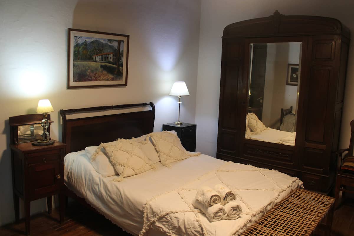Habitación con cama doble